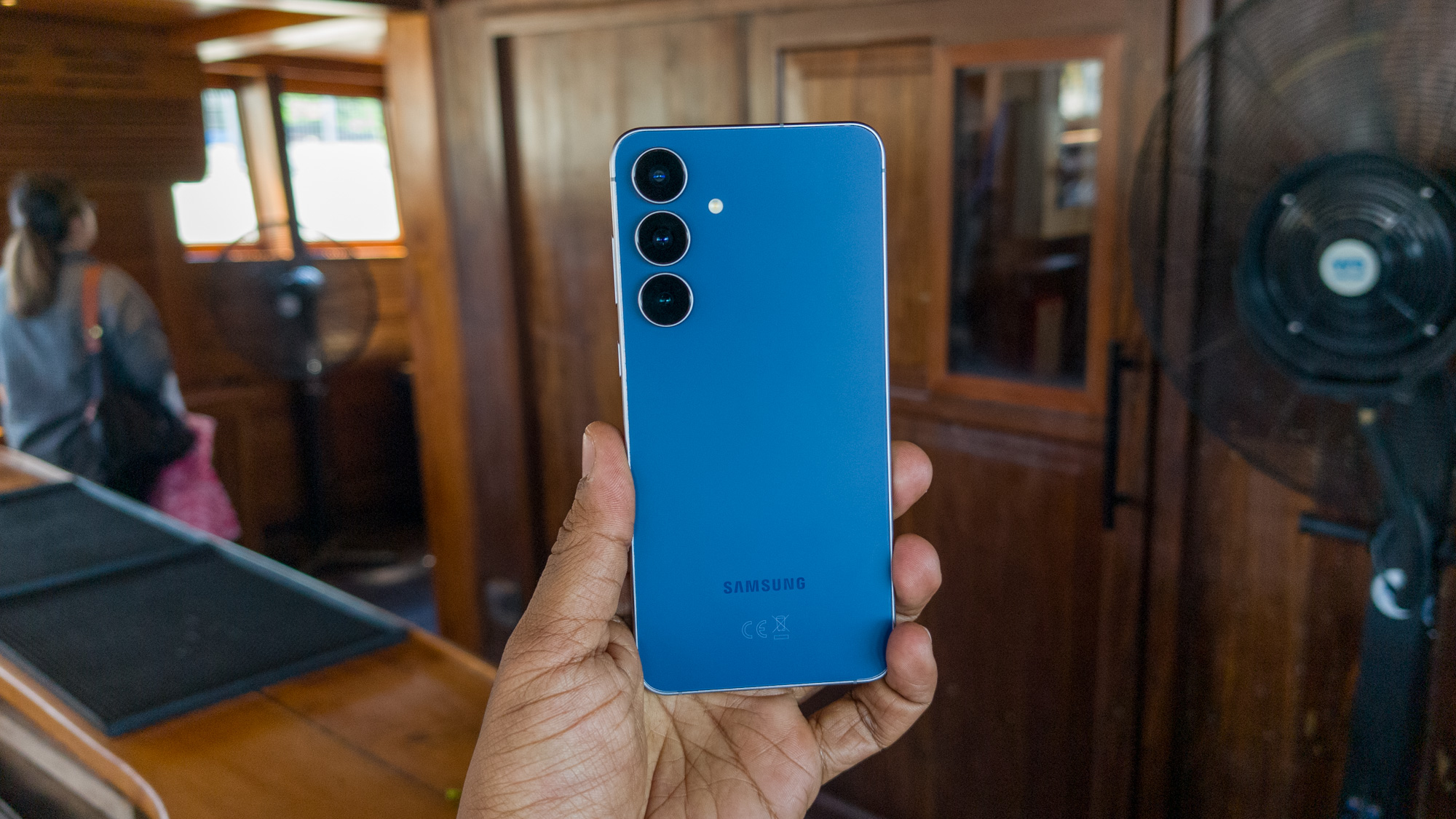 Samsung Galaxy S25 FE Blue in the hand