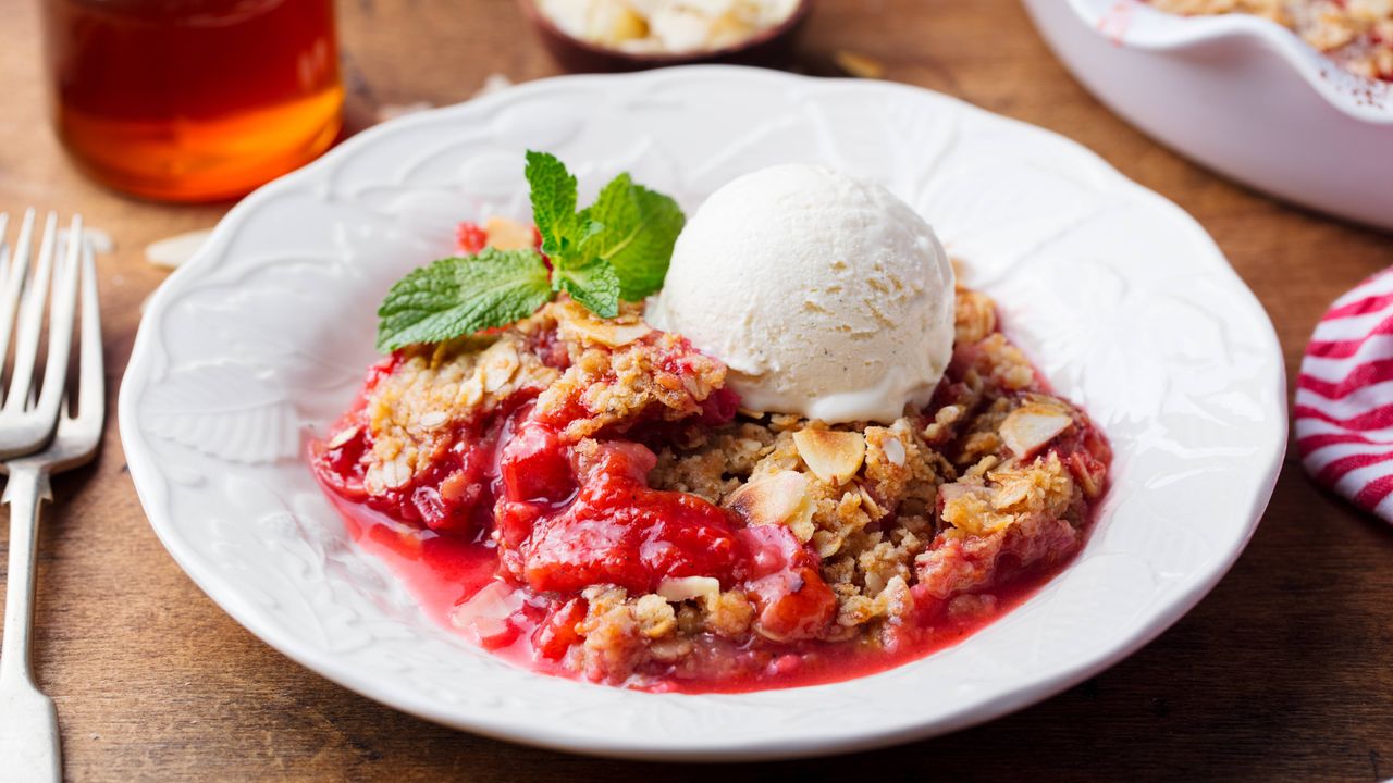 Rhubarb and raspberry crumble