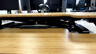 Flexispot M17 standing desk converter close up of mechanism