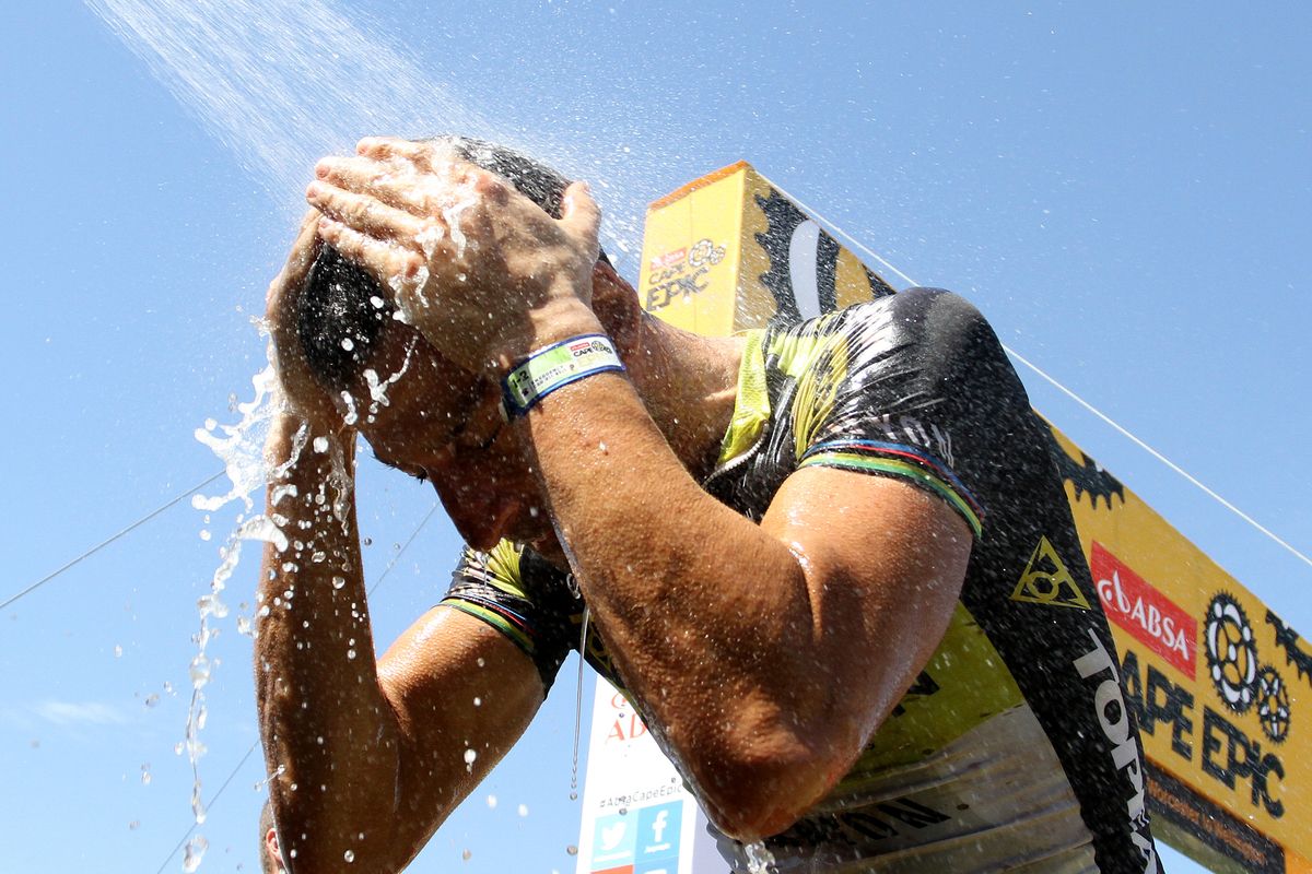 Alban Lakata of Topeak Ergon washes off after stage 5