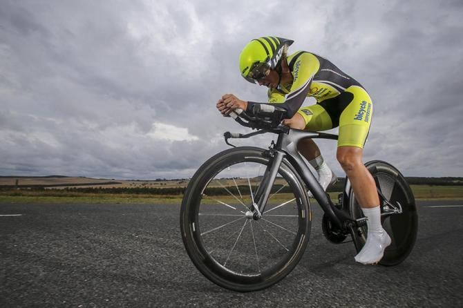 Taryn Heather riding to third in the Women's TT