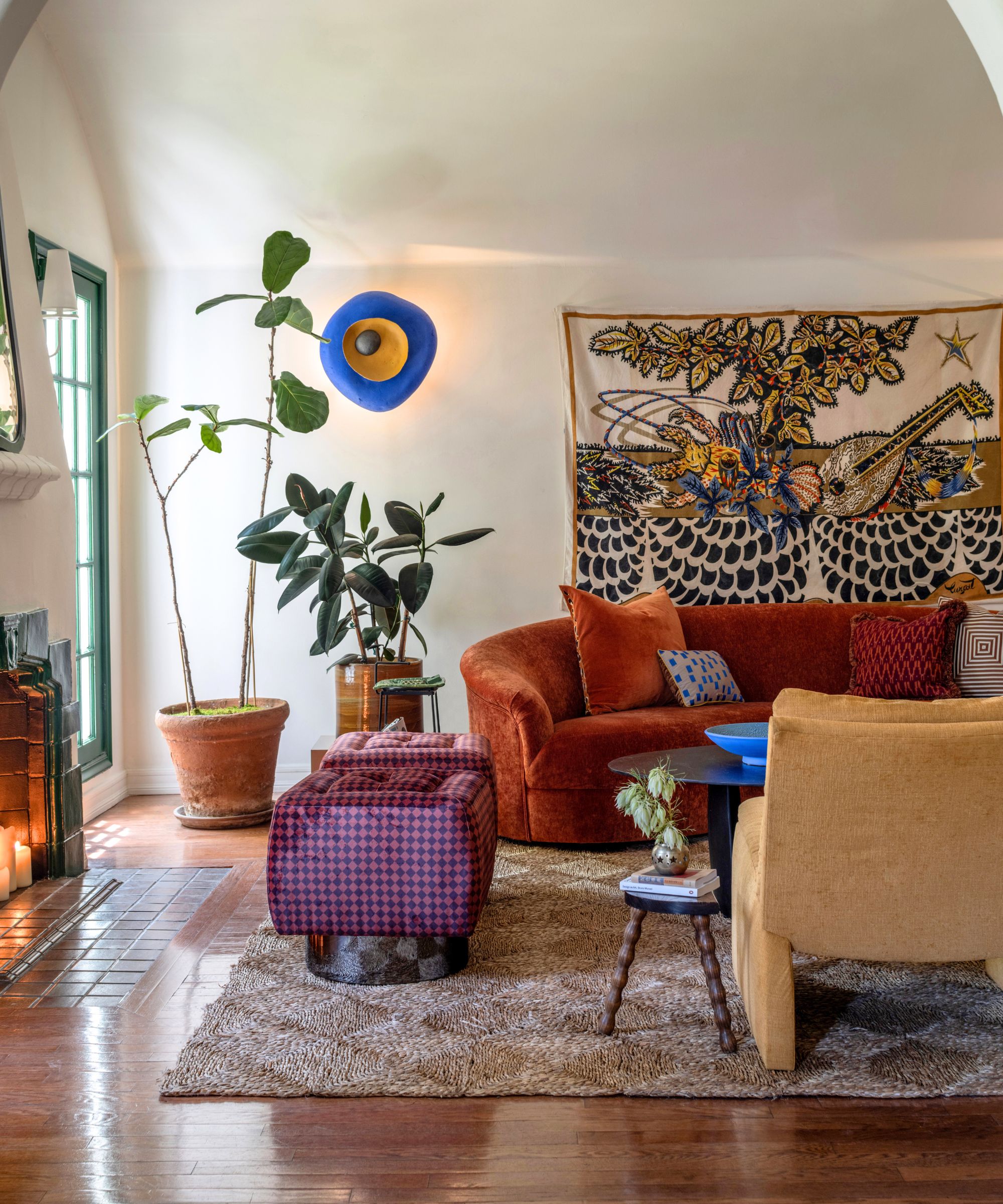 Tapestry in a modern sitting room by Studio Keeta