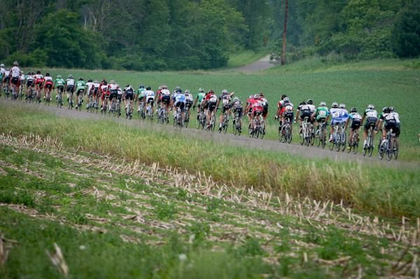 The men's field staying strung out.