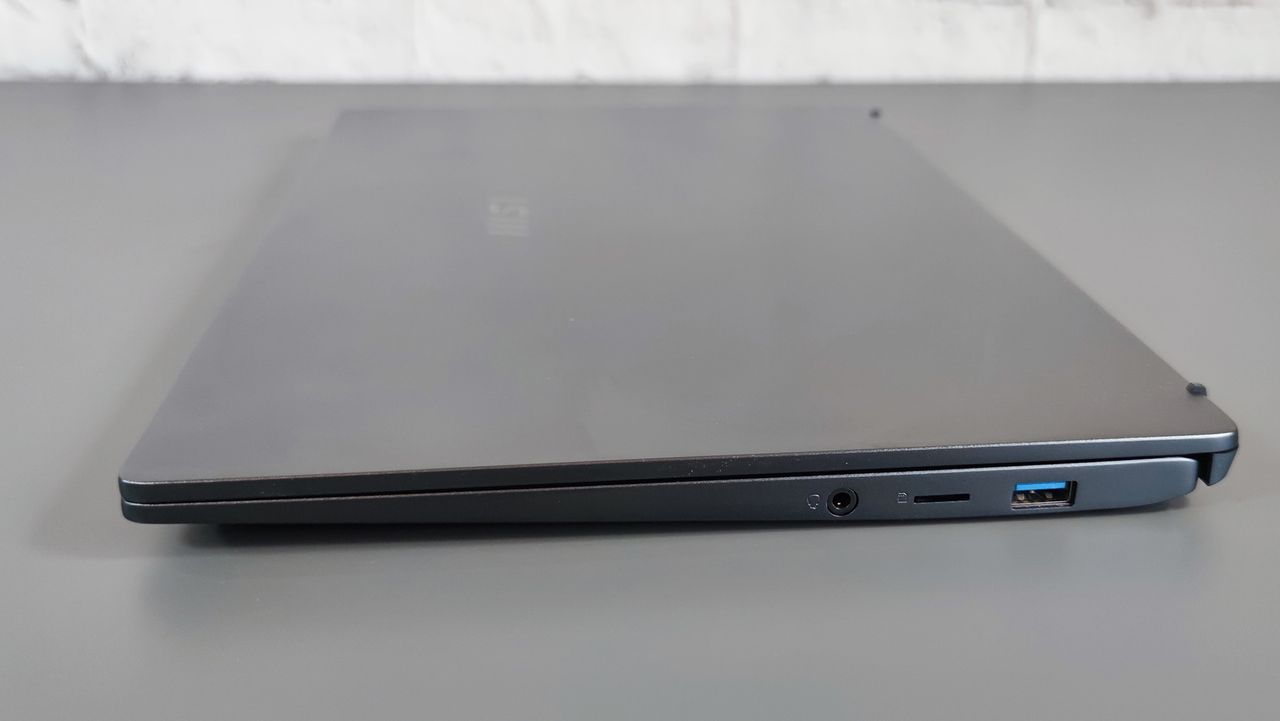 A photograph of the MSI Prestige 14 A12UC 2022 shut on a desk