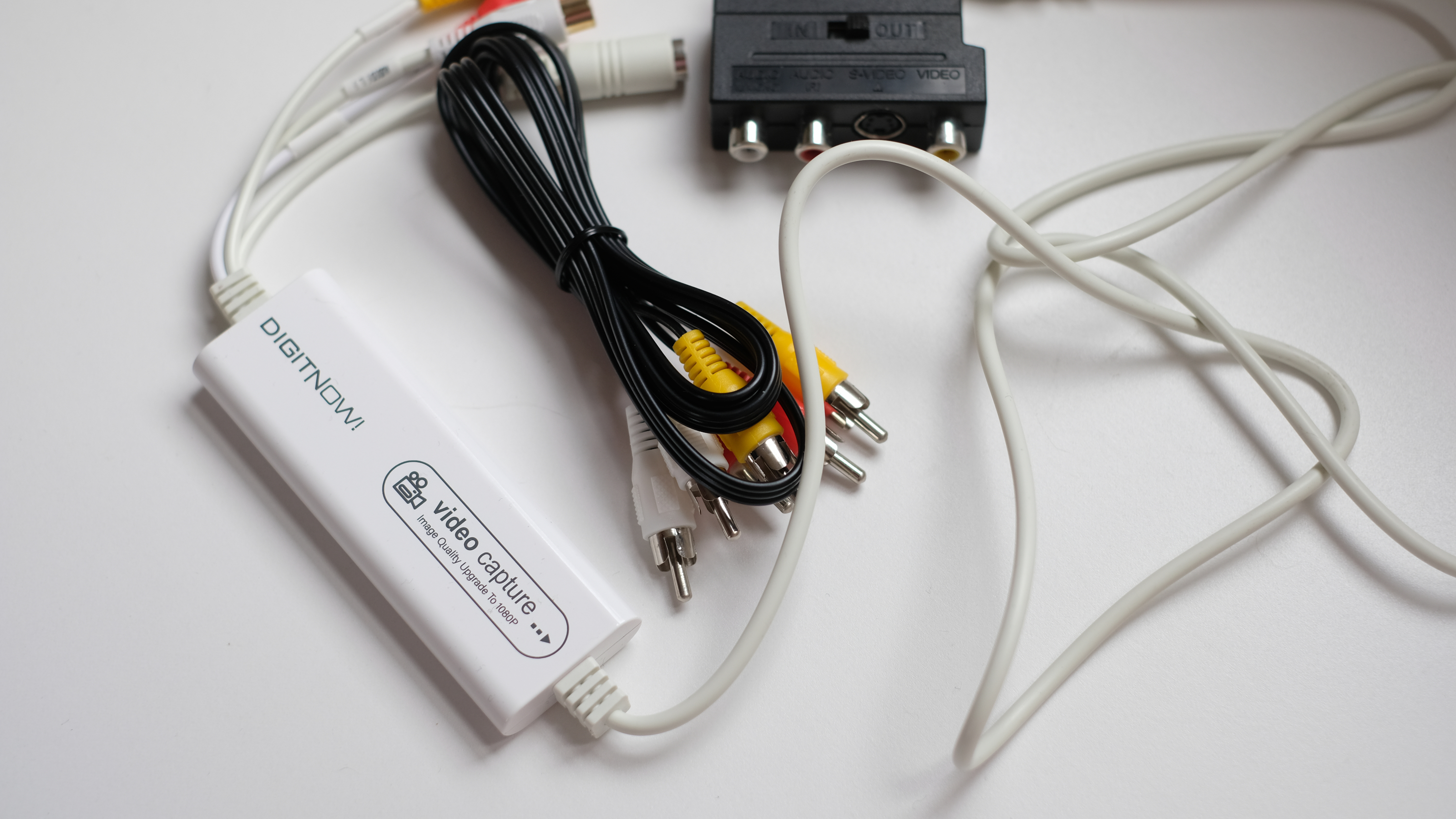 Photograph of Digitnow video capture with RCA to RCA cable and SCART adapter
