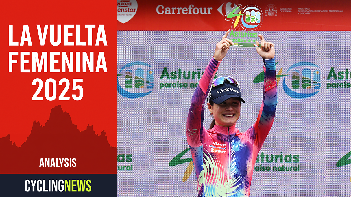 Justyna Czapla on the podium holding the prize for best young rider on stage 1 of the Vuelta Femenina