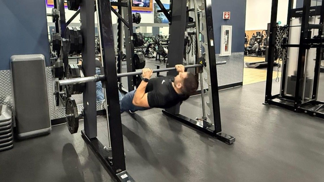 man doing exercise in the gym