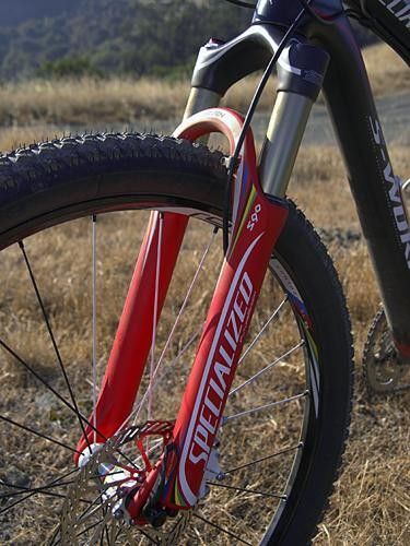 The Brain-equipped FutureShock S90 fork uses a carbon upper assembly, magnesium lowers and 90mm travel-specific internals to yield a claimed 1397g weight.