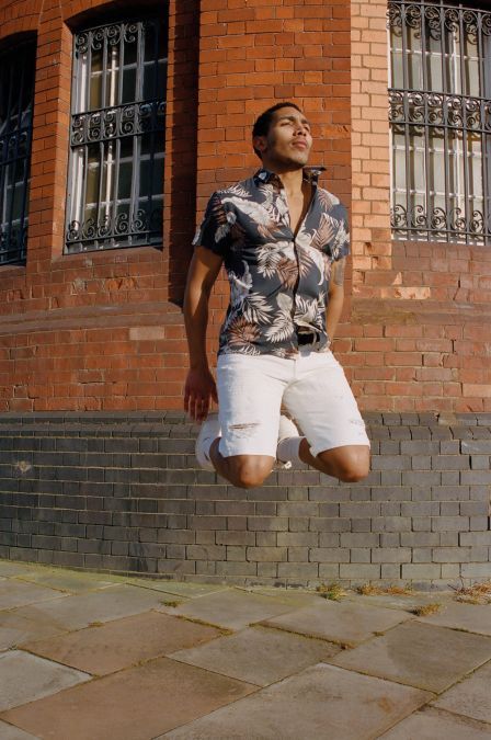 Short-sleeve shirt, White shorts, White sneakers