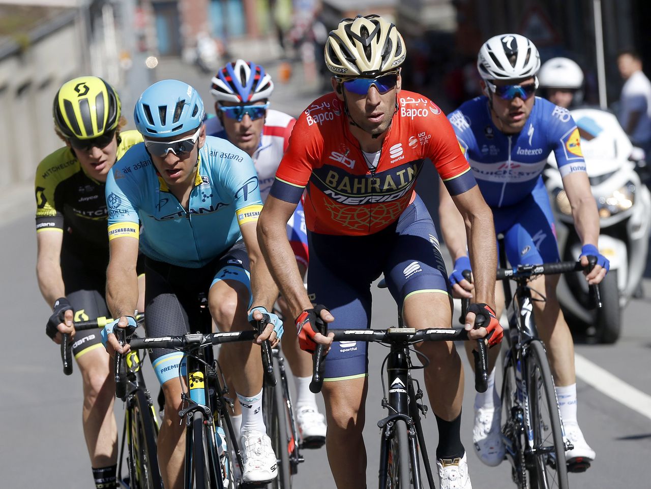 Vincenzo Nibali and Tanel Kangert (Astana)