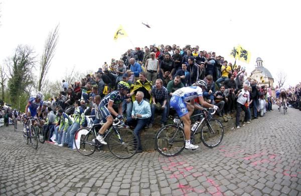 As usual there were huge crowds on the Muur
