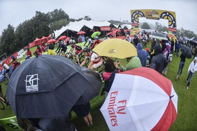 A wet start to the final stage