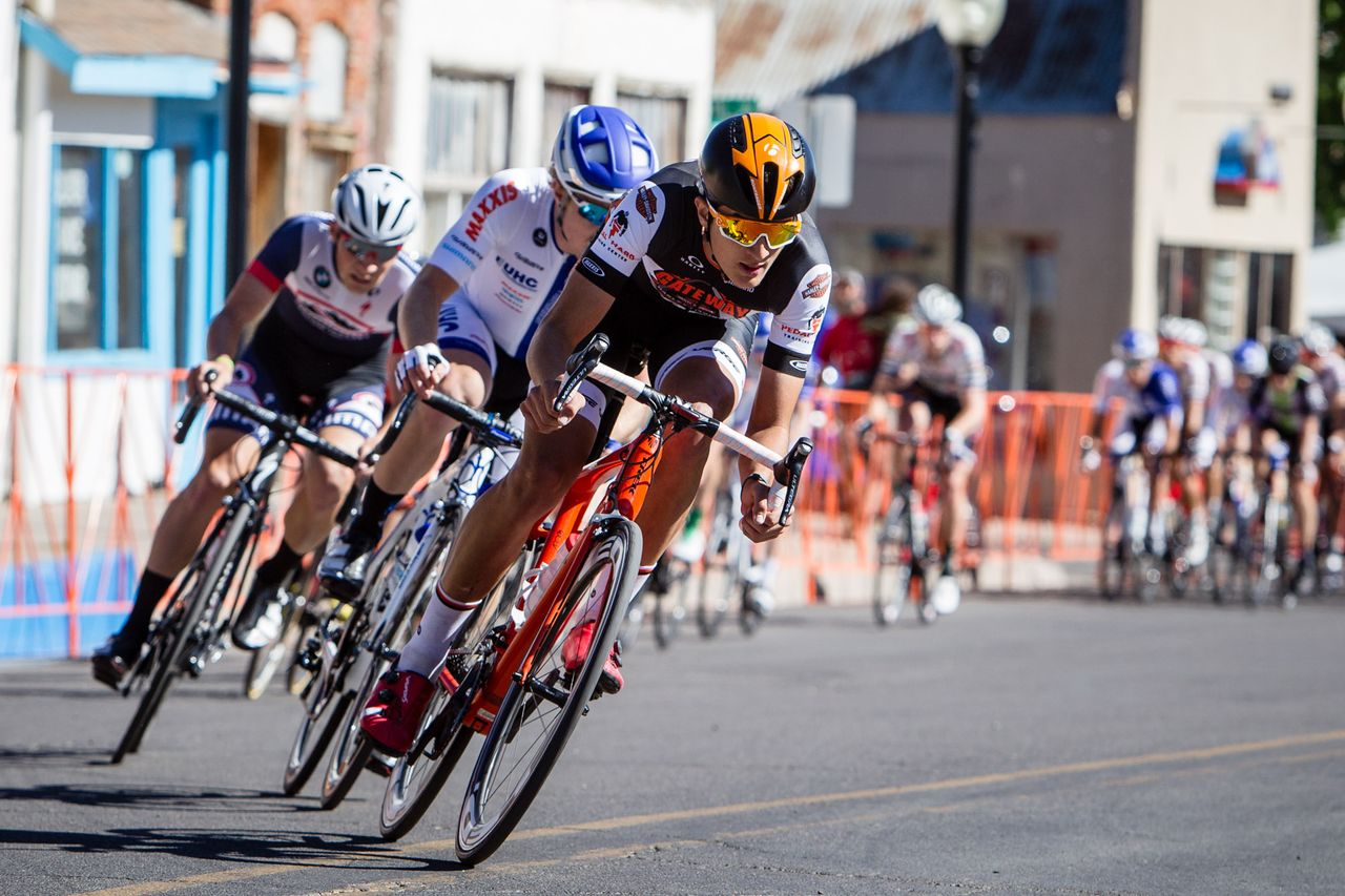 Riders attack on the front