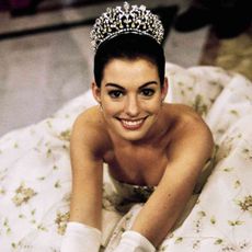 anne hathaway as princess mia in a tiara and white gown in the princess diaries