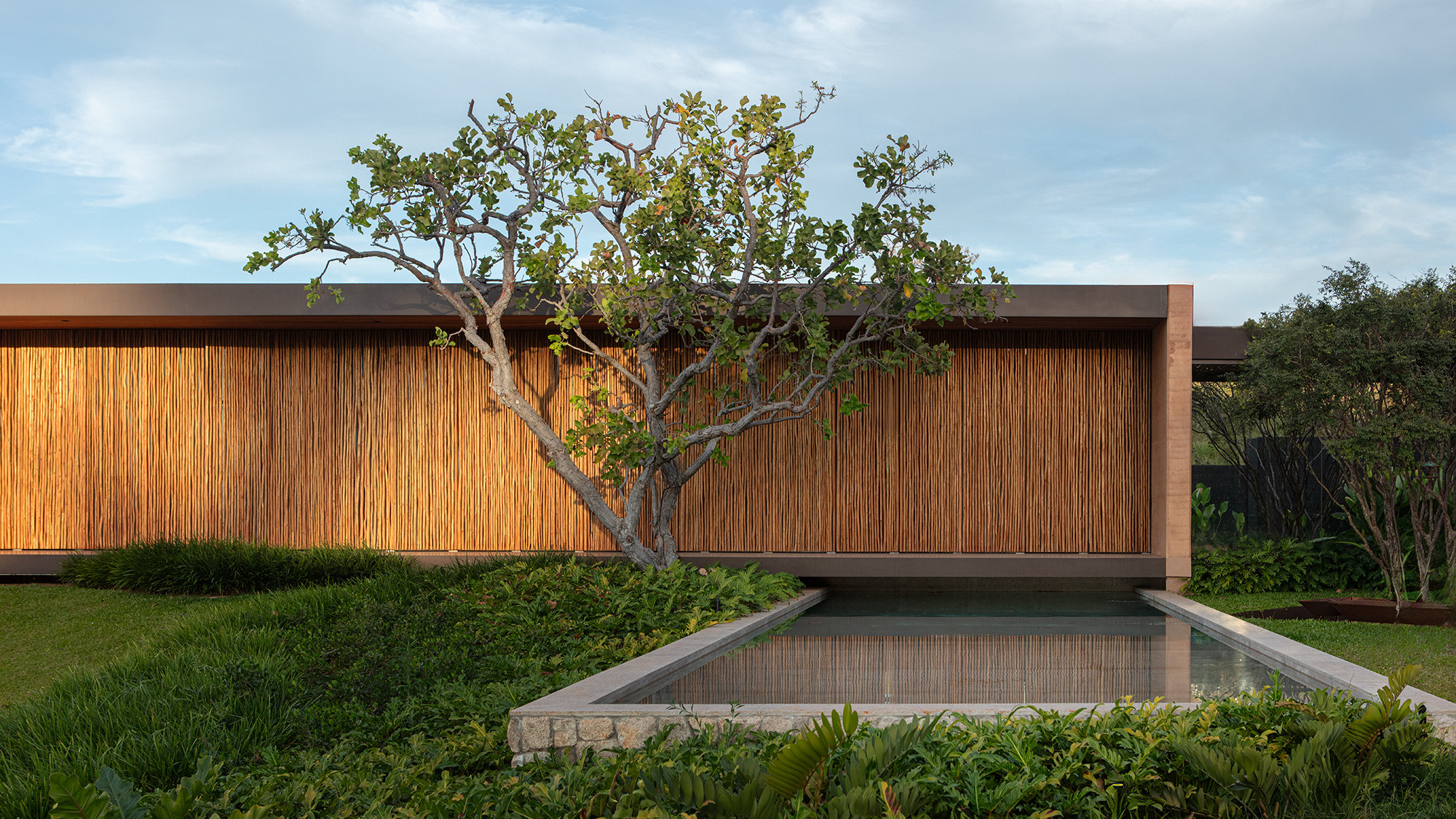 Casa Taipa, Brasília, by Valéria Gontijo + Architects