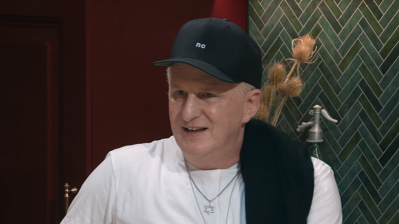 Michael Rapaport talking in the kitchen on The Traitors