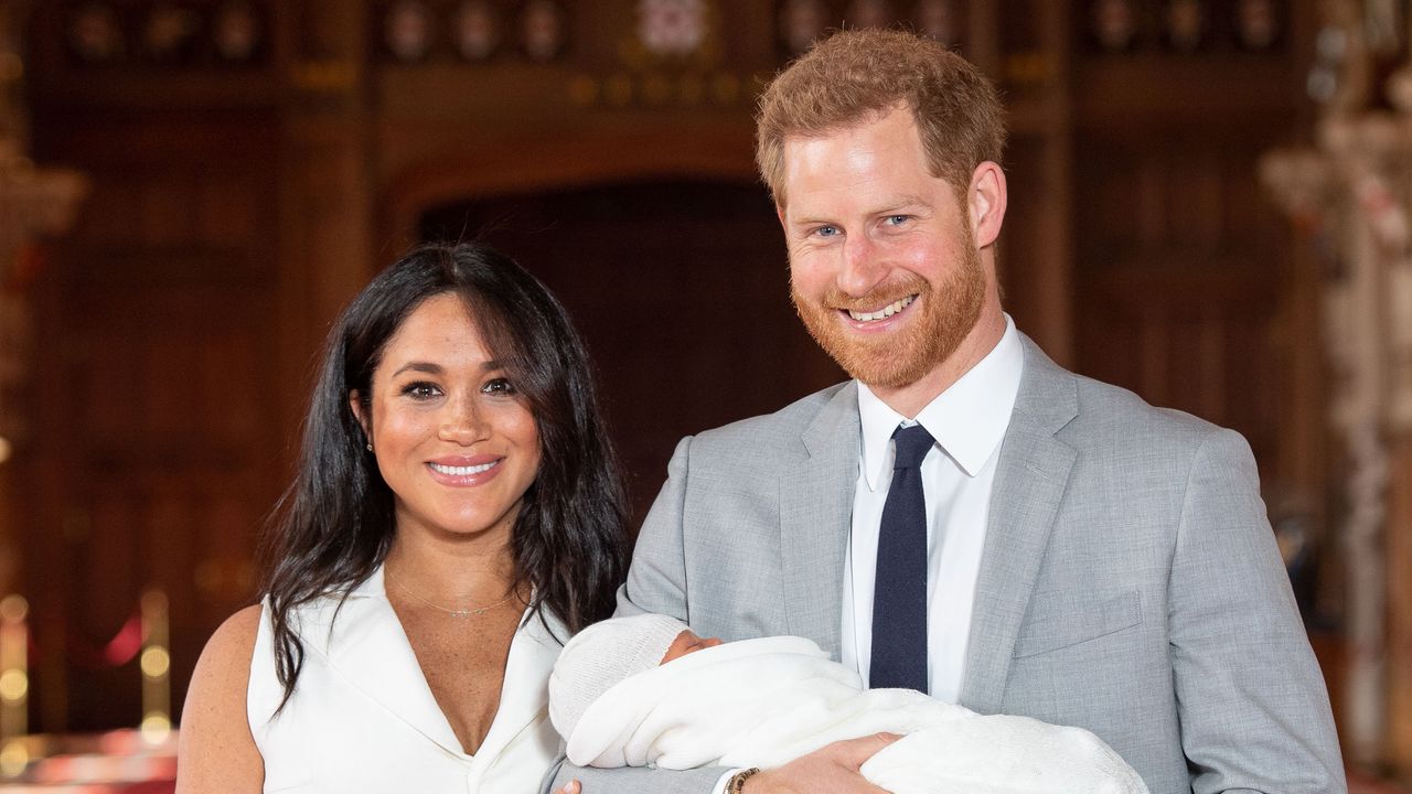 Britain&#039;s Prince Harry, Duke of Sussex (R), and his wife Meghan, Duchess of Sussex, pose for a photo with their newborn baby son, Archie Harrison Mountbatten-Windsor, in St George&#039;s Hall at Windsor Castle in Windsor, west of London on May 8, 2019