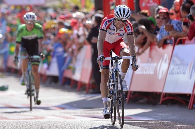 Daniel Moreno (Katusha) rolls in for second