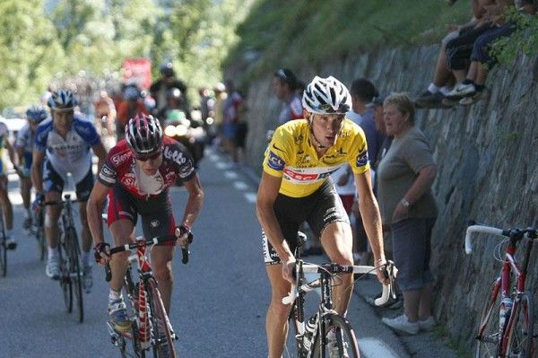 Frank Schleck put in an acceleration but couldn't drop Evans.