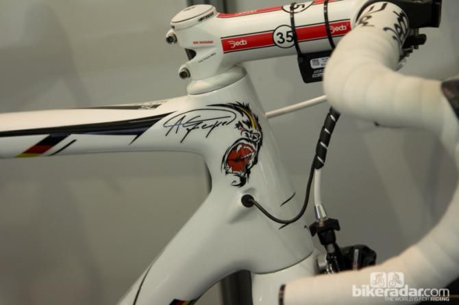 And of course, custom paint for Greipel's Helium SL (and his spare Noah Fast too!)
