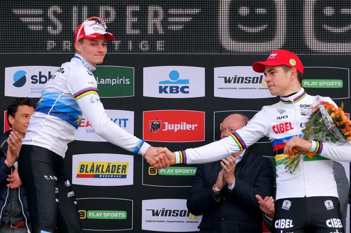 Van Aert congratulates van der Poel
