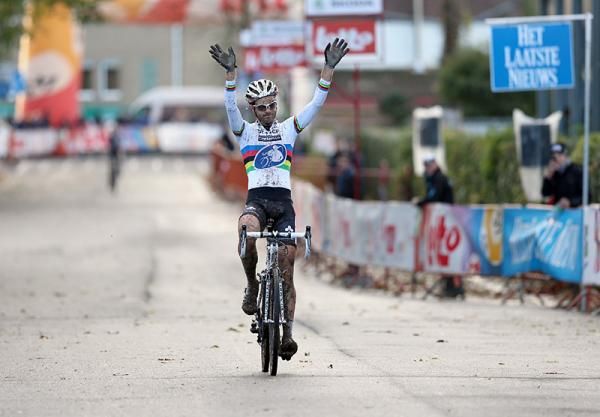 Niels Albert wins the Grand Prix de la R&eacute;gion Wallonne for the third time in his career