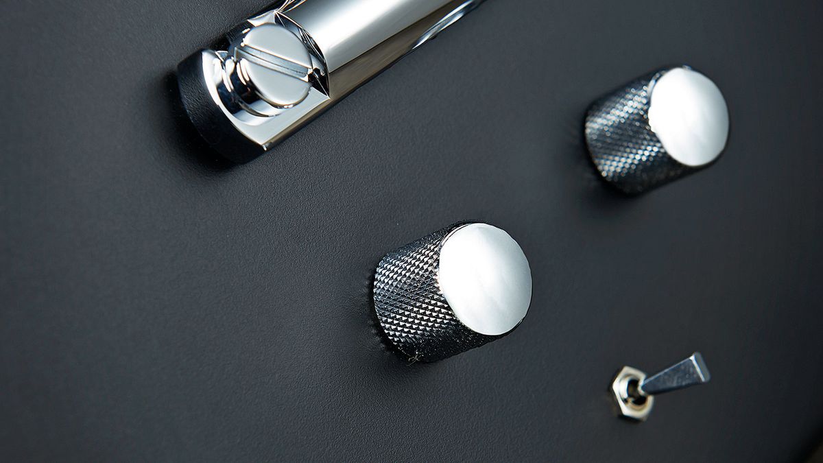 The Fuzz Factory controls sit just below the MA-1's Schaller tune-o-matic bridge
