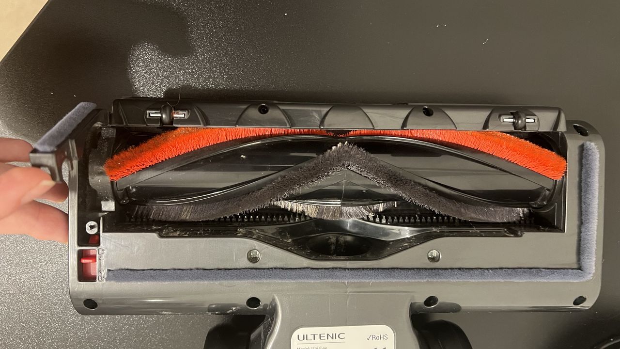The Ultenic U16 Flex Vacuum brush