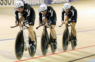 Alison Shanks leads New Zealand in qualifying and make it into the bronze medal ride off in the women's 3,000m team pursuit