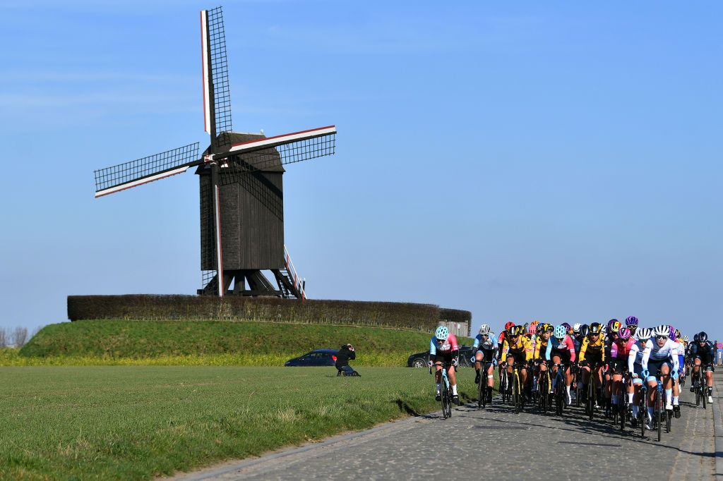 NINOVE BELGIUM FEBRUARY 26 A general view of the peloton competing during the 17th Omloop Het Nieuwsblad 2022 Womens Race a 128km race from Ghent to Ninove OHN22 FlandersClassic WorldTour on February 26 2022 in Ninove Belgium Photo by Luc ClaessenGetty Images