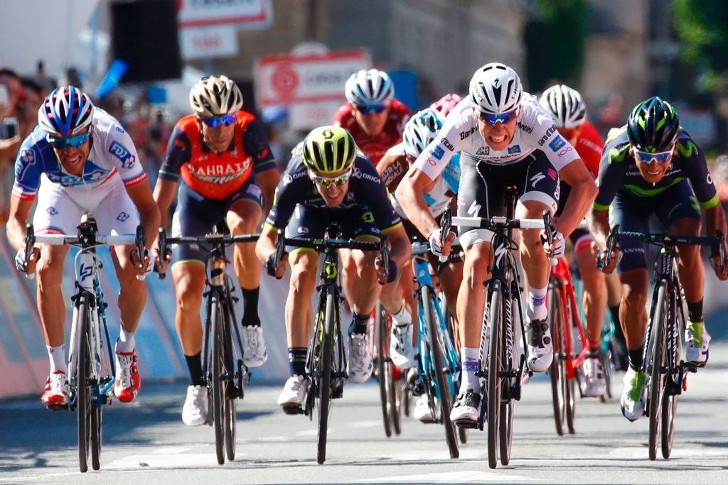 Bob Jungels (Quick-Step Floors) powers to the stage win in Bergamo