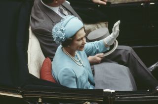 the queen at prince charles and princess diana's wedding