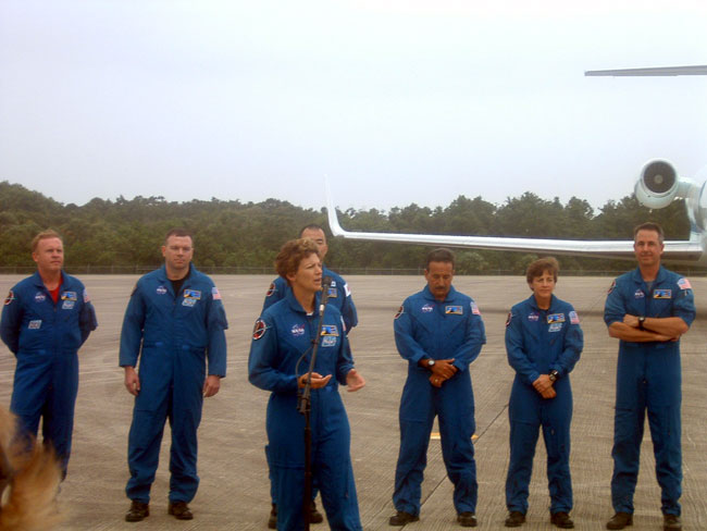 Discovery&#039;s STS-114 Crew Arrives at Launch Site