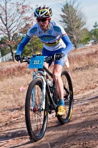 Catharine Pendrel (Luna Chix) shortly after the start.