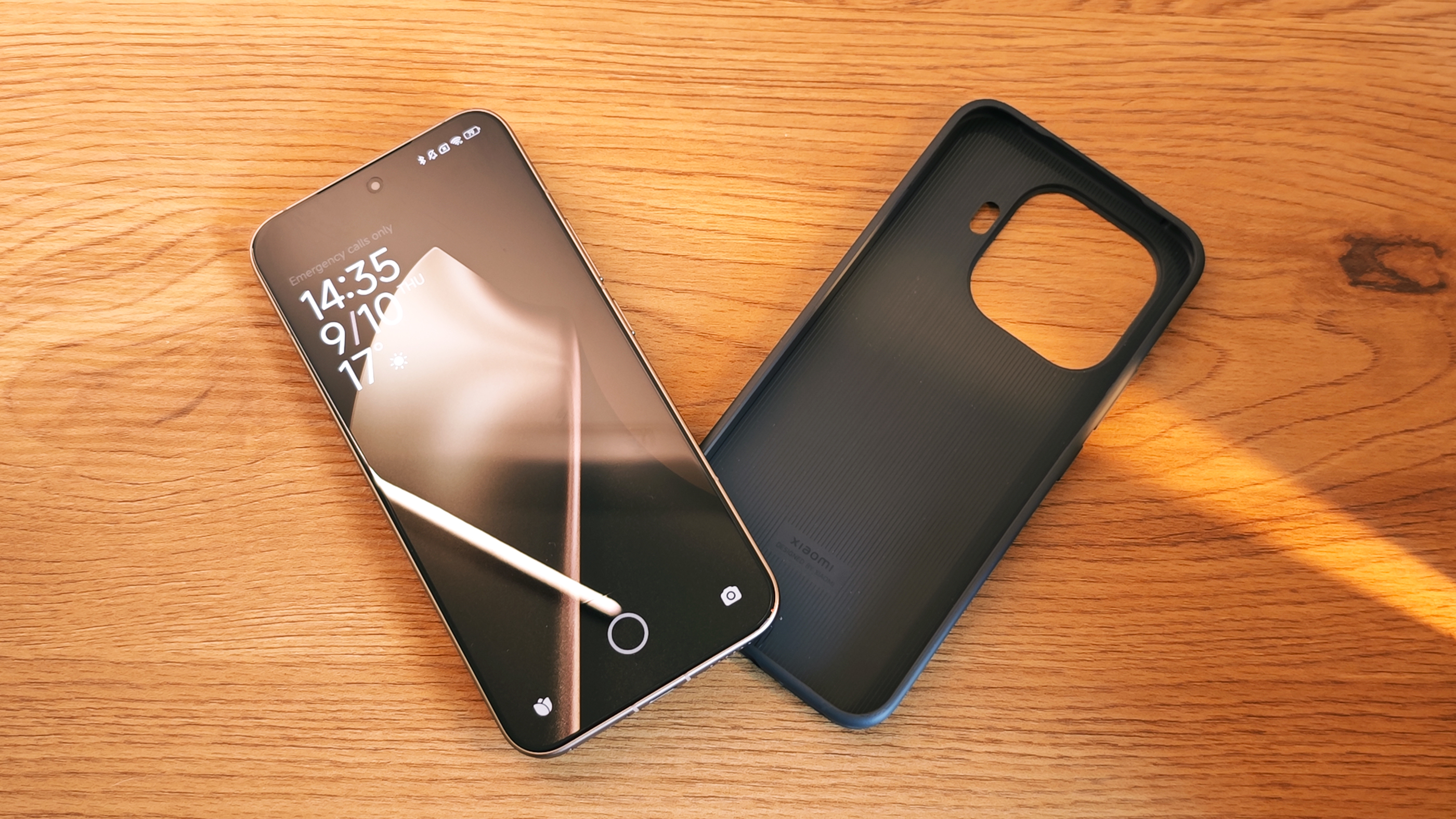 Xiaomi 15T Pro REVIEW case off