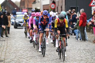 Tour of Flanders Men LIVE - The first cobbles sections have been tackled 