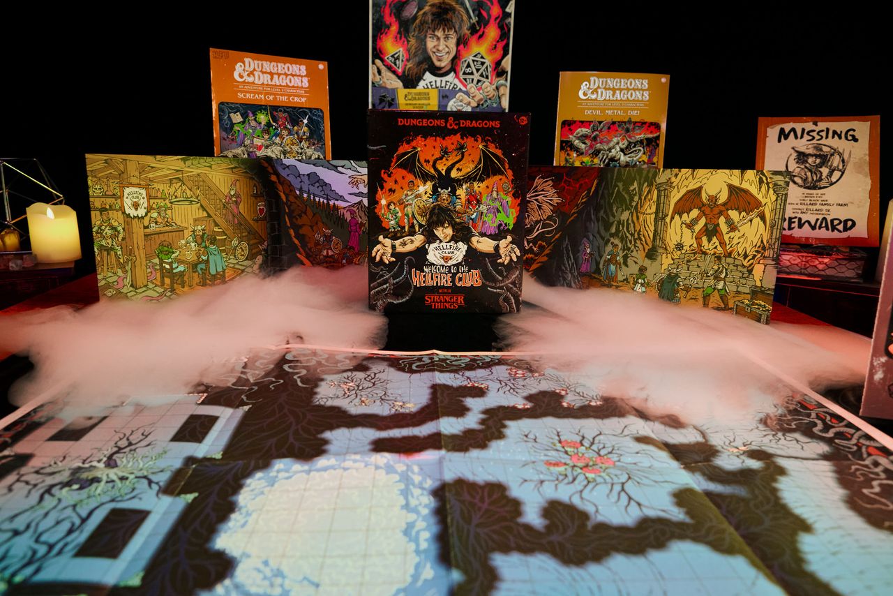 Image of board game Stranger Things: Welcome to the Hellfire Club