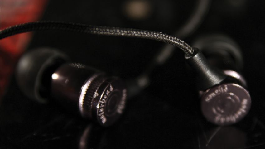 Trigger black headphones