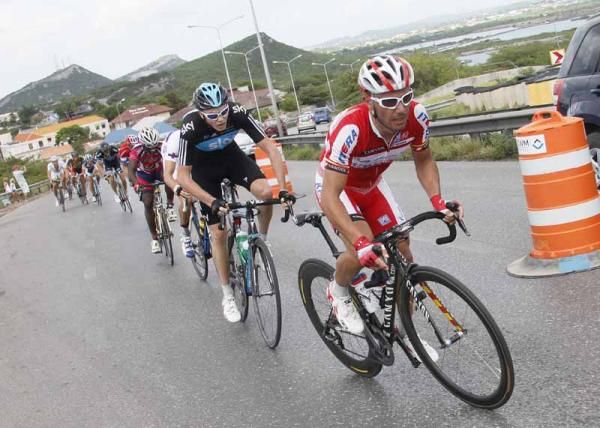 Joaqu&iacute;m Rodr&iacute;guez tests Froome on the climb