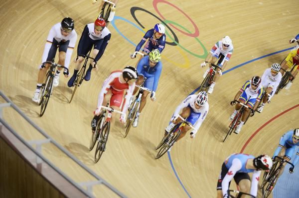 Action in the omnium's 15km scratch race.