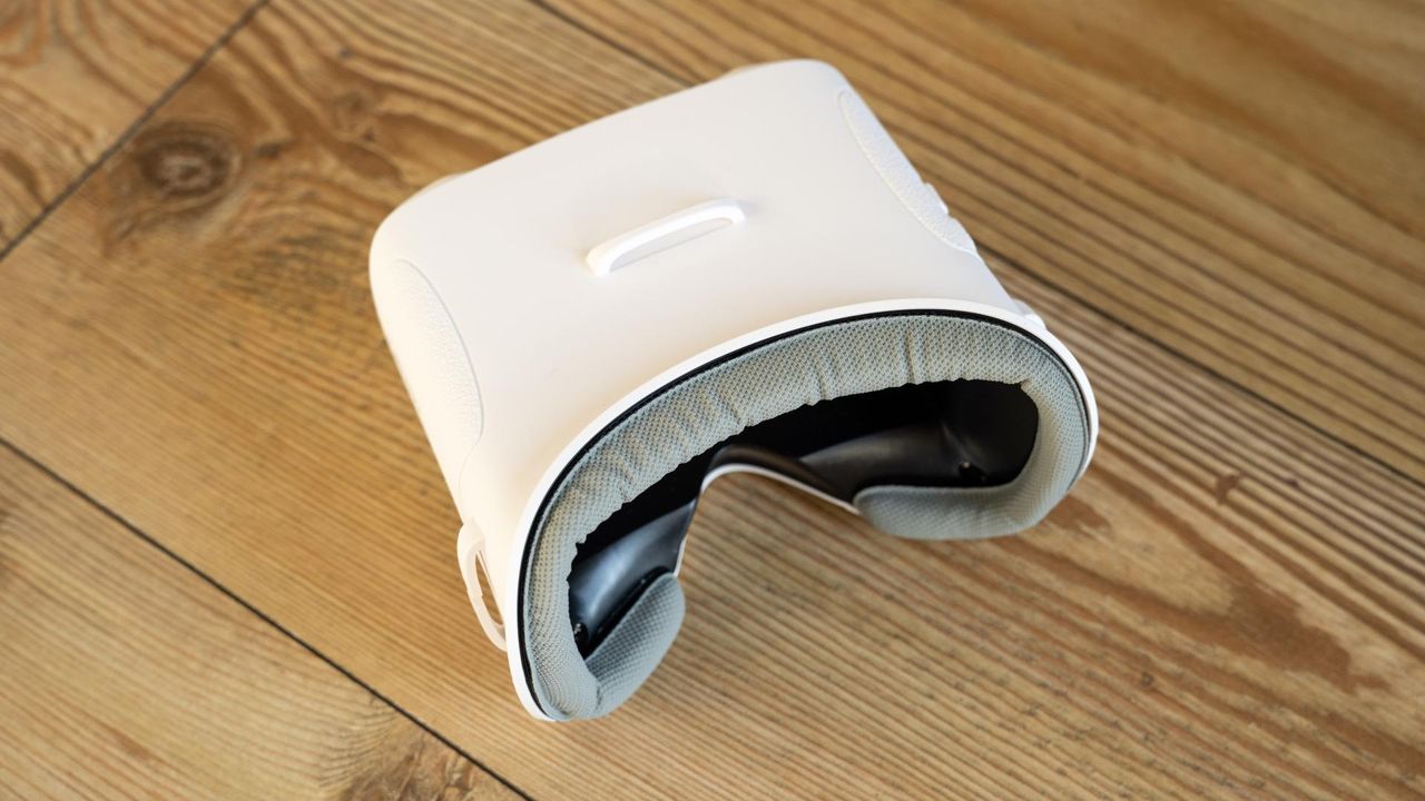 BetaFPV Cetus Lite FPV Kit- goggles (back view).