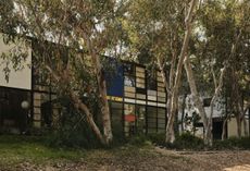 Case Study House #8, designed by Charles and Ray Eames for themselves, was one of roughly two dozen homes built as part of a programme initiated by Arts & Architecture magazine in 1945