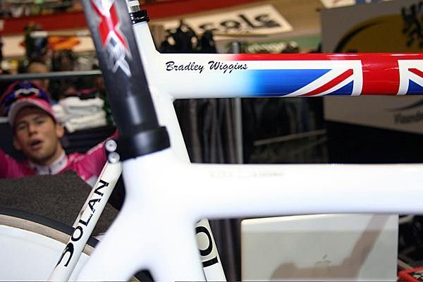 The top tubes of both bikes show