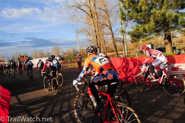 Elite men head out onto the course at Portland International Raceway