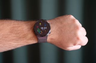 Huawei Watch GT 2 Pro på arm.