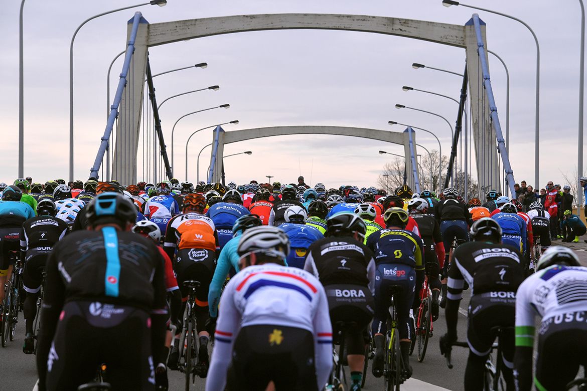 A compact group at Omloop Het Nieuwsblad