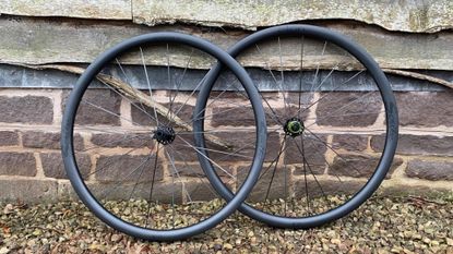 Image shows the Scribe Élan Wide+ 32-D Wheelset