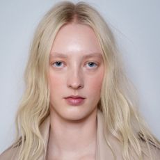 model with blonde hair and darker roots - best root touch-ups