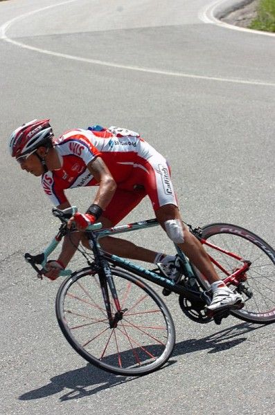 Mauricio Soler (Barloworld) carves through the curves while descending the Moncenisio.