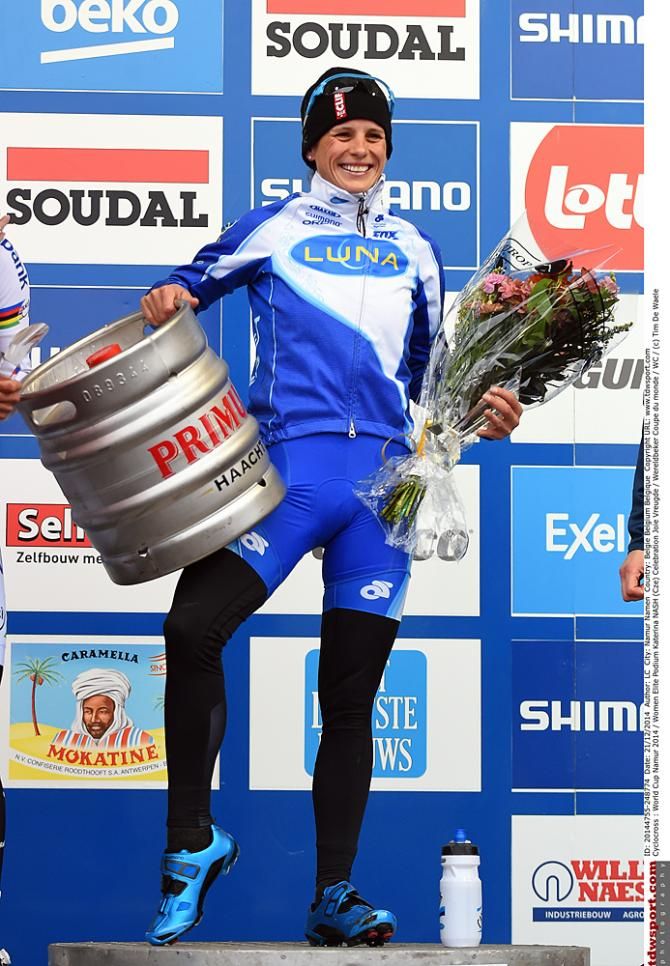Katerina Nash (Luna Pro) celebrates her win on the podium in Namur